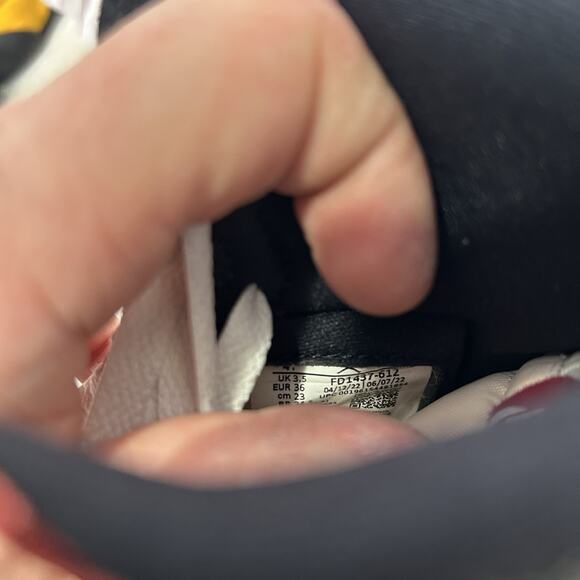 Nike Air Jordan 1 Retro High GS “Chicago/Lost and Found” - Picture 9 of 9